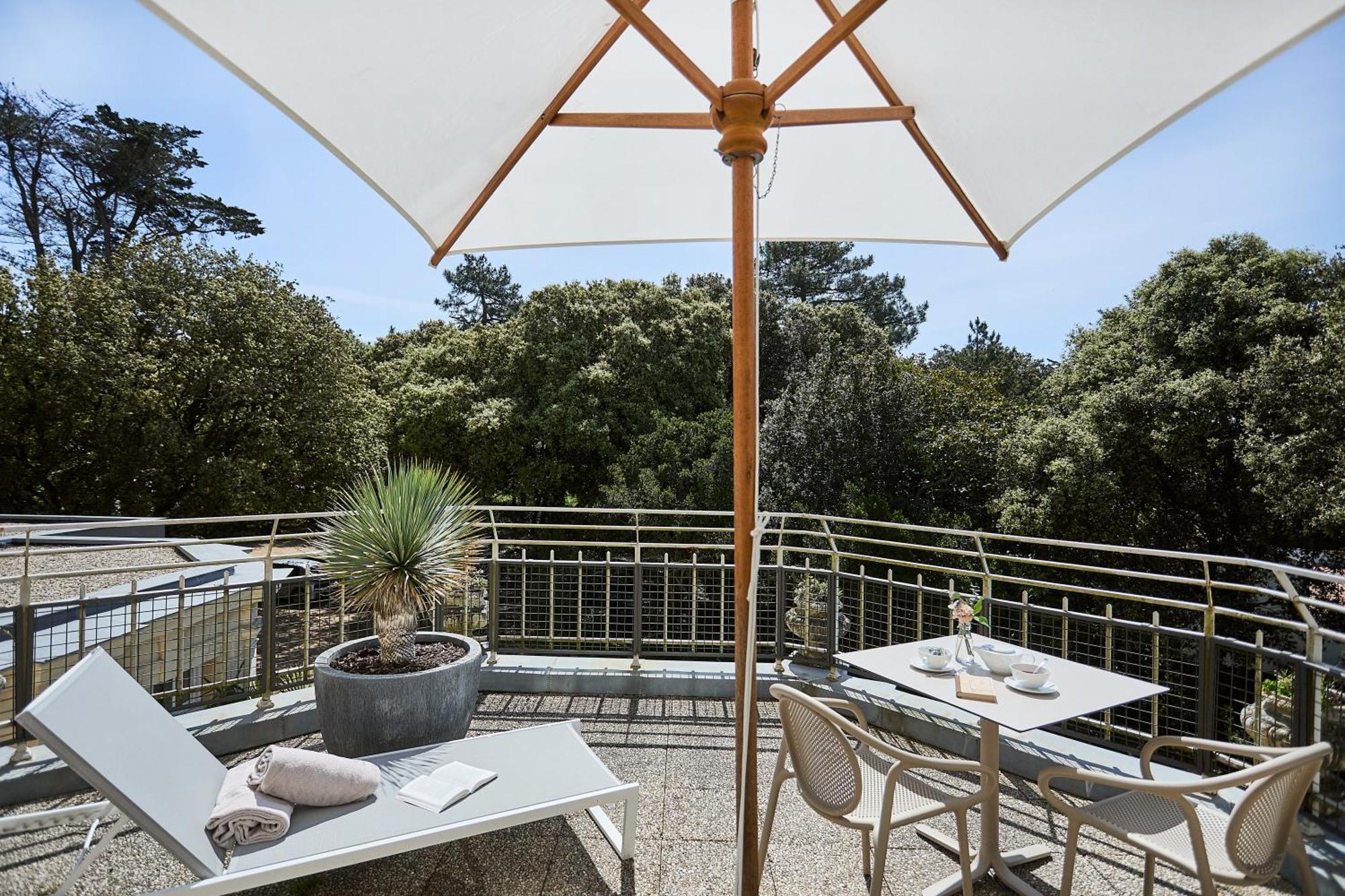 Arthus-bertrand Hotel 4*